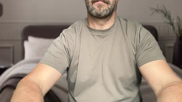 Snapshot of Mr_Beef chatting on 09-10-25, 04:39 Mr Beef online show from 09-10-25, 04:39