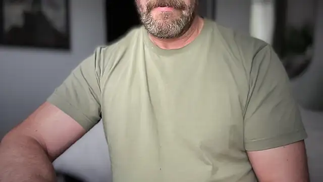 Snapshot of Mr_Beef chatting on 03-06-26, 12:33 Mr Beef online show from 03-06-26, 12:33