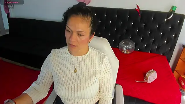 Snapshot of Aliciia_cute1 chatting on 05-30-26, 07:30 Aliciia cute1 online show from 05-30-26, 07:30