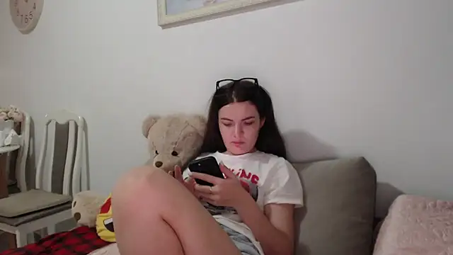  JustmeHere  online show from 12-18-25, 07:50