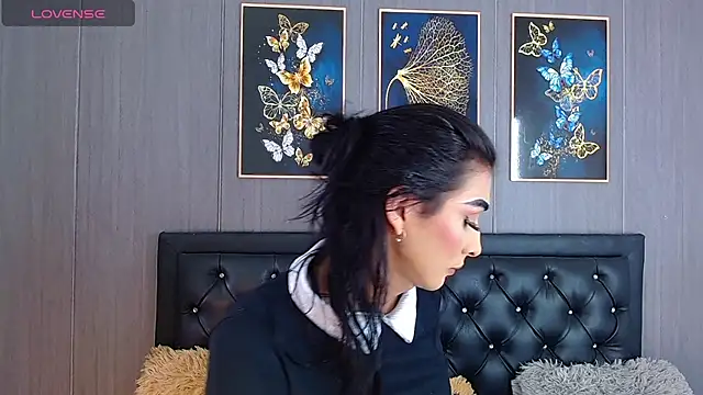 Snapshot of Evelynn_sex_ chatting on 02-14-25, 01:40 Evelynn sex online show from 02-14-25, 01:40