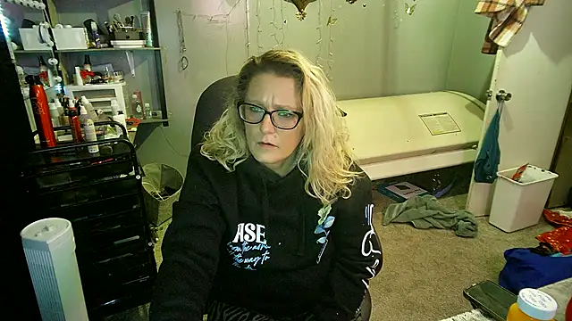 Snapshot of Lisalovely6981 chatting on 02-22-25, 09:34 Lisalovely6981 online show from 02-22-25, 09:34