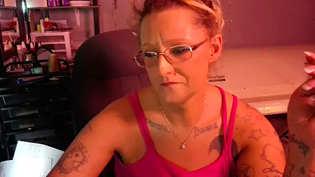 Snapshot of Lisalovely6981 chatting on 01-26-25, 05:02 Lisalovely6981 online show from 01-26-25, 05:02