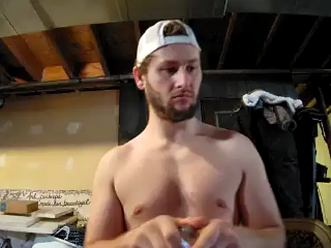 Snapshot of Seymour93 chatting on 01-26-25, 01:58 Seymour93 online show from 01-26-25, 01:58