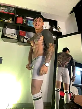 Snapshot of darmod chatting on 10-02-25, 10:18 darmod online show from 10-02-25, 10:18