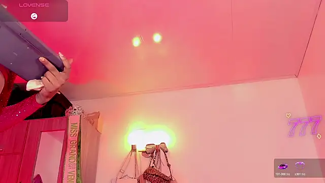 Snapshot of naomy__xx chatting on 06-11-26, 03:14 naomy xx online show from 06-11-26, 03:14