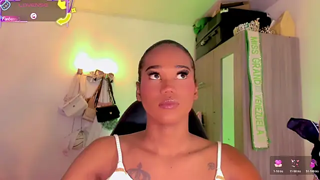 Snapshot of naomy__xx chatting on 05-27-26, 11:12 naomy xx online show from 05-27-26, 11:12