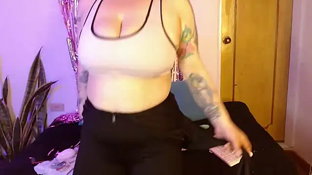 Snapshot of kittycatw chatting on 10-15-25, 05:32 kittycatw online show from 10-15-25, 05:32