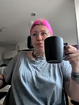 divine eve online show from 10-21-25, 01:54