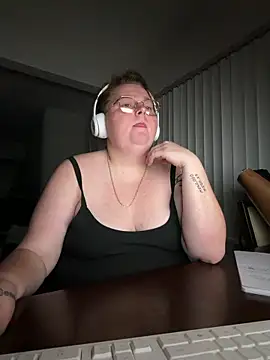 Snapshot of BBW2320 chatting on 04-08-26, 02:46 BBW2320 online show from 04-08-26, 02:46