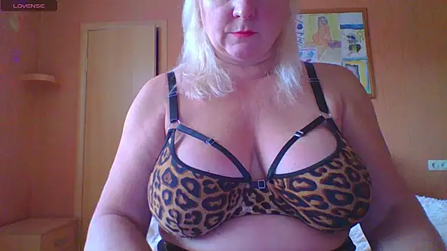 mira robinsonnn online show from 10-07-25, 05:52