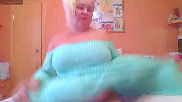 mira robinsonnn online show from 10-04-25, 03:41