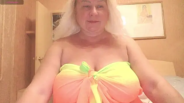 Snapshot of mira_robinsonnn chatting on 07-04-26, 04:33 mira robinsonnn online show from 07-04-26, 04:33