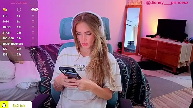 PrincessVS online show from 11-17-25, 04:27