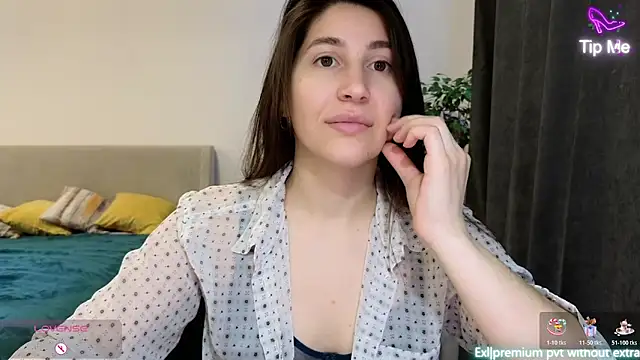 Snapshot of marrycolins chatting on 02-11-26, 04:12 marrycolins online show from 02-11-26, 04:12