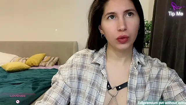 Snapshot of marrycolins chatting on 02-04-26, 02:50 marrycolins online show from 02-04-26, 02:50