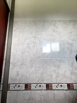 LinnaGardenia online show from 10-21-25, 06:07