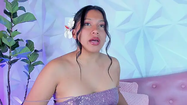 LinnaGardenia online show from 02-04-25, 01:06