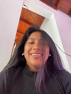 LinnaGardenia online show from 04-14-26, 06:24