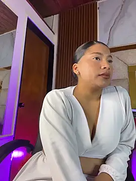 LinnaGardenia online show from 03-01-26, 06:46