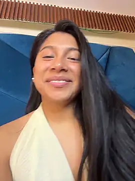 LinnaGardenia online show from 02-25-26, 01:39