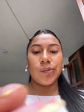 LinnaGardenia online show from 03-11-26, 02:44