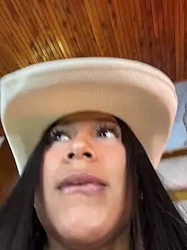 LinnaGardenia online show from 01-10-26, 02:12