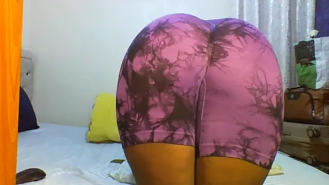 Petitiebooty online show from 10-27-25, 07:20