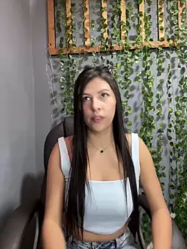 Snapshot of Alanna_atm_ chatting on 03-11-25, 01:45 Alanna atm online show from 03-11-25, 01:45