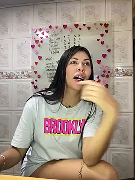 Snapshot of Alanna_atm_ chatting on 02-05-25, 09:18 Alanna atm online show from 02-05-25, 09:18