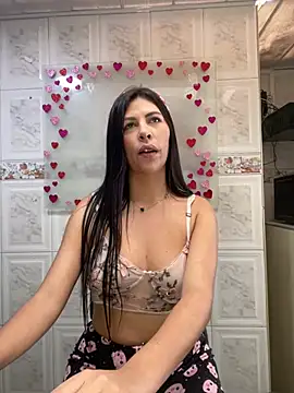 Snapshot of Alanna_atm_ chatting on 02-15-25, 05:17 Alanna atm online show from 02-15-25, 05:17