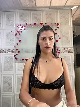 Snapshot of Alanna_atm_ chatting on 02-18-25, 01:33 Alanna atm online show from 02-18-25, 01:33