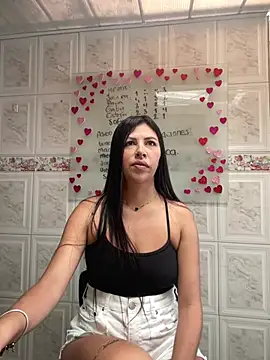 Snapshot of Alanna_atm_ chatting on 02-04-25, 03:26 Alanna atm online show from 02-04-25, 03:26