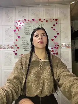 Snapshot of Alanna_atm_ chatting on 02-12-25, 01:06 Alanna atm online show from 02-12-25, 01:06