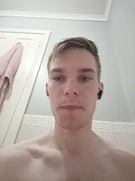 Snapshot of bluegaze6 chatting on 10-31-25, 11:44 bluegaze6 online show from 10-31-25, 11:44