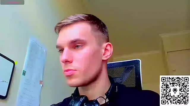 Snapshot of bluegaze6 chatting on 10-09-25, 06:58 bluegaze6 online show from 10-09-25, 06:58