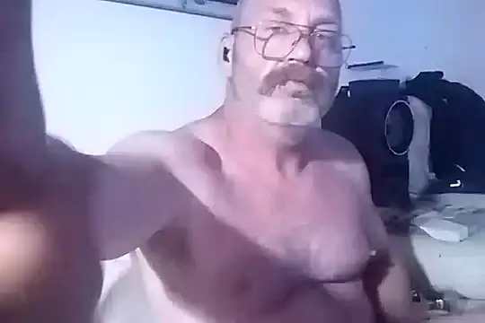 Snapshot of iambradz chatting on 03-08-25, 03:02 iambradz online show from 03-08-25, 03:02