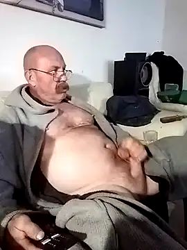 Snapshot of iambradz chatting on 03-03-25, 12:17 iambradz online show from 03-03-25, 12:17