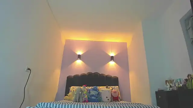 Snapshot of Sofia_Clauss_ chatting on 05-07-26, 04:28 Sofia Clauss online show from 05-07-26, 04:28