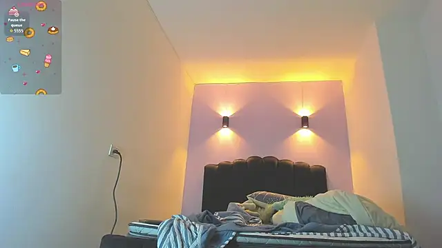 Sofia Clauss  online show from 10-21-25, 04:56