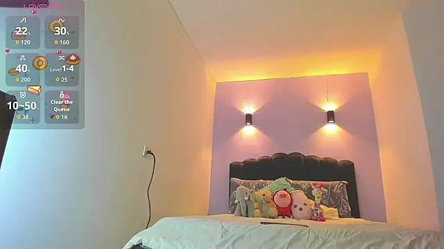 Sofia Clauss  online show from 10-28-25, 04:13