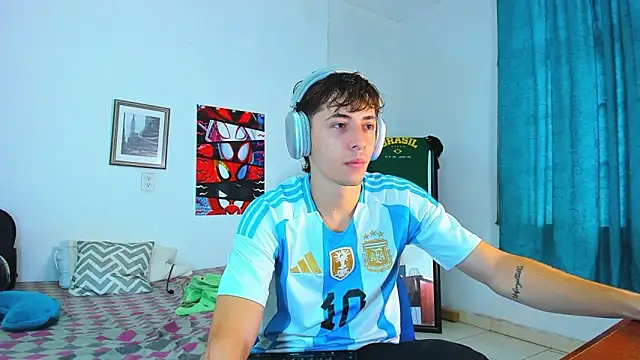 Snapshot of AlessandroDybala chatting on 04-23-26, 11:49 AlessandroDybala online show from 04-23-26, 11:49
