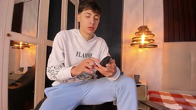 Snapshot of AlessandroDybala chatting on 03-02-25, 12:25 AlessandroDybala online show from 03-02-25, 12:25
