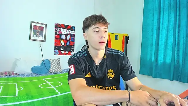 Snapshot of AlessandroDybala chatting on 06-05-26, 12:44 AlessandroDybala online show from 06-05-26, 12:44