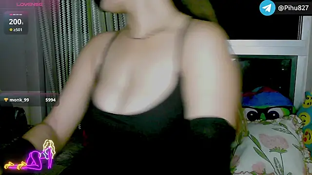 Snapshot of Niyaroy09 chatting on 05-17-26, 05:13 Niyaroy09 online show from 05-17-26, 05:13