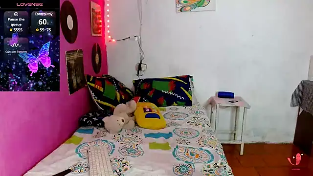 sensitive brunette online show from 01-07-25, 08:42