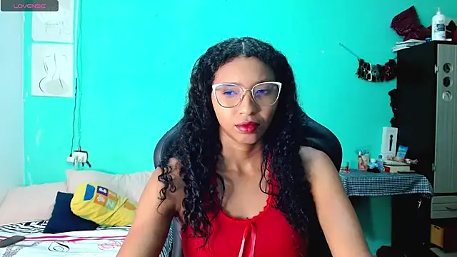 Snapshot of sensitive_brunette chatting on 06-10-26, 02:24 sensitive brunette online show from 06-10-26, 02:24