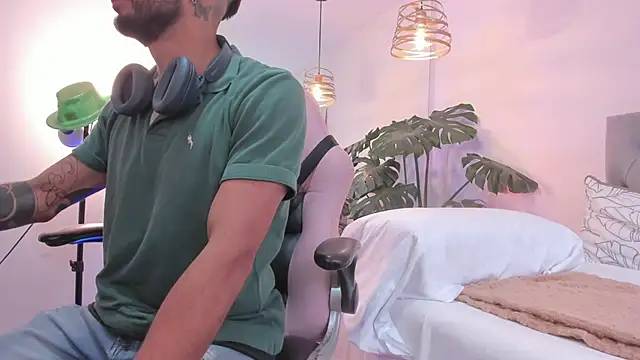 Tom cooper  online show from 11-21-25, 01:21