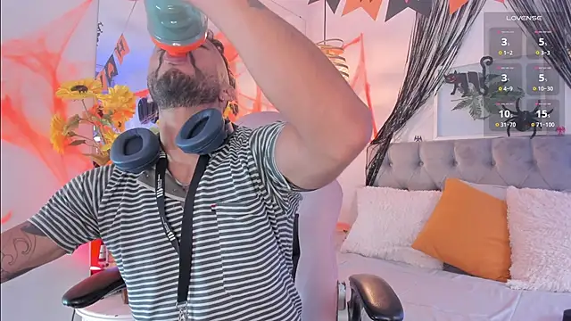 Tom cooper  online show from 10-16-25, 12:57