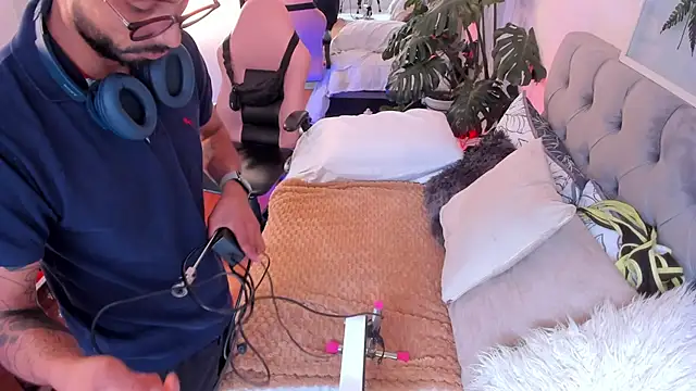 Tom cooper  online show from 11-18-25, 12:41